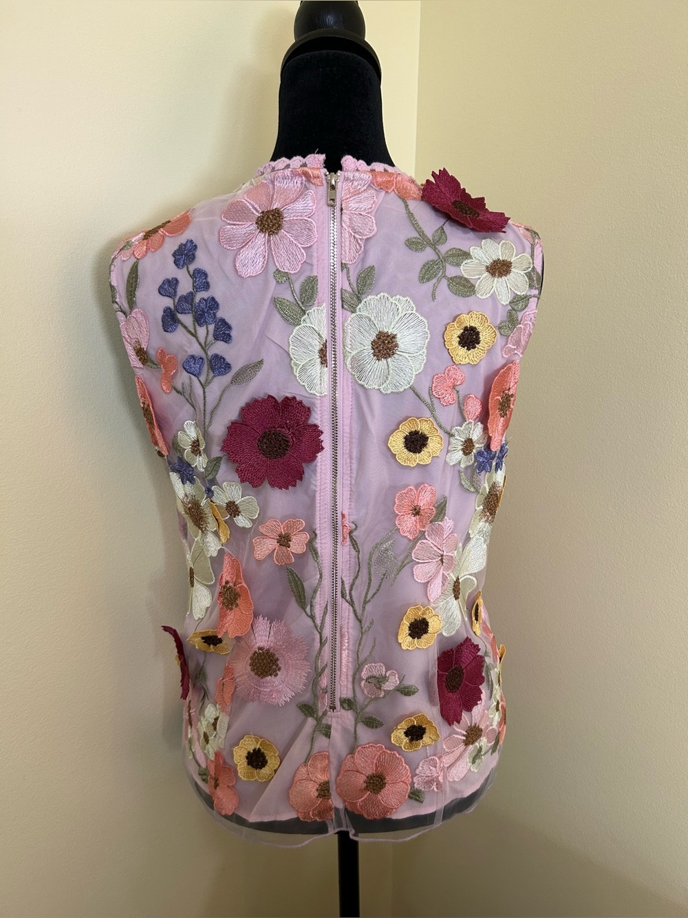 Nanette Lepore Pink Floral Taylor Swift Inspired Blouse. Satin lined Sleevless - Picture 2 of 6